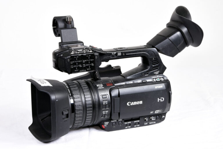Canon XF205 Camera Kit