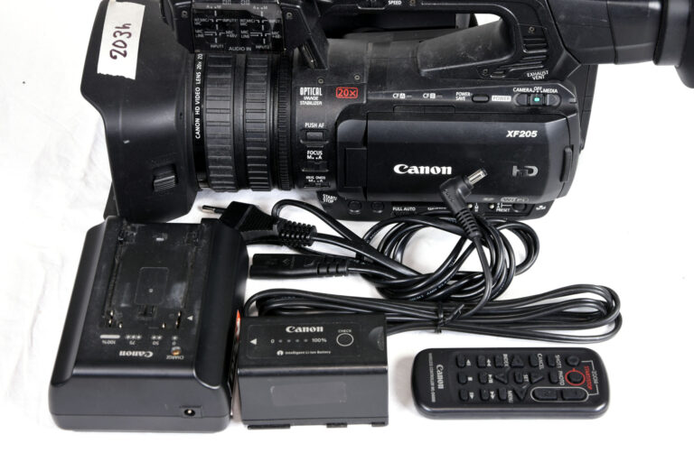 Canon XF205 Camera Kit