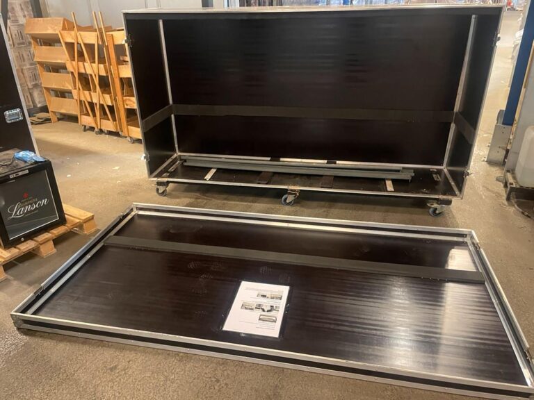 2 large size Flight Cases - Image 3