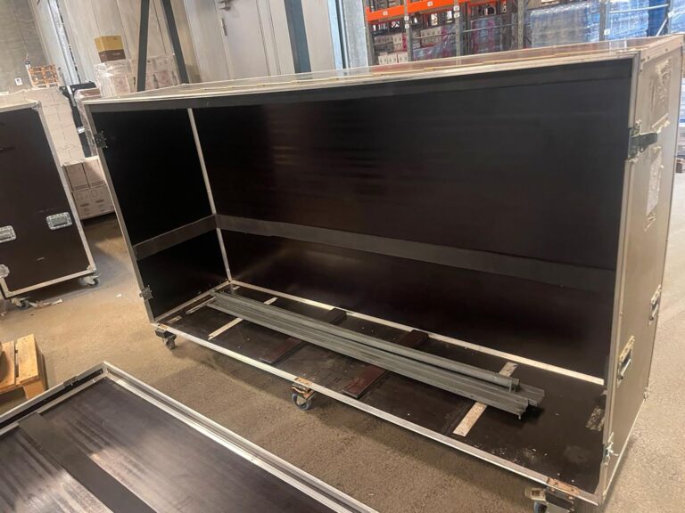2 large size Flight Cases - Image 4