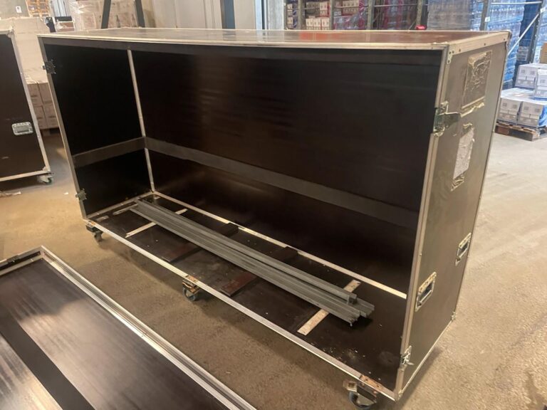 2 large size Flight Cases - Image 2