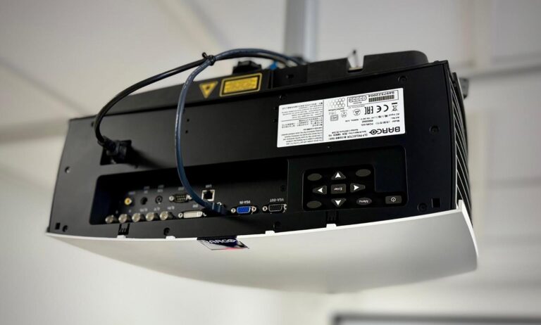 Barco PGWU-62L projector - Image 3