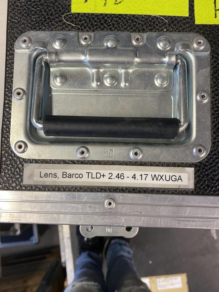 Barco lens TLD+2.46-4.17 WXUGA - Image 2