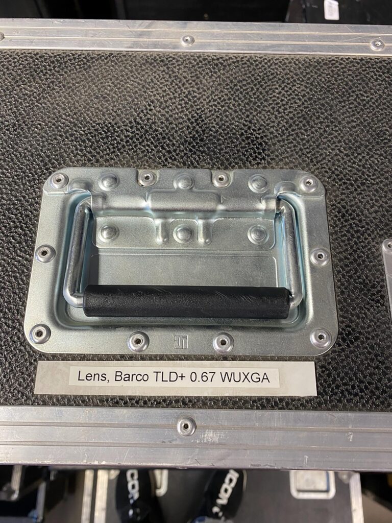 Barco lens TLD+ 0.67 WUXGA - Image 2