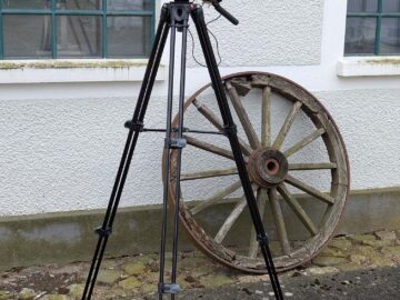 Panasonic AG-CX350 + Tripod