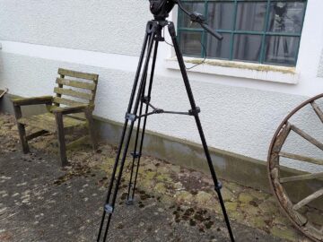 Panasonic HC-X2000E + Tripod