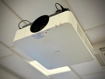 Sony VPL-FHZ700L projector