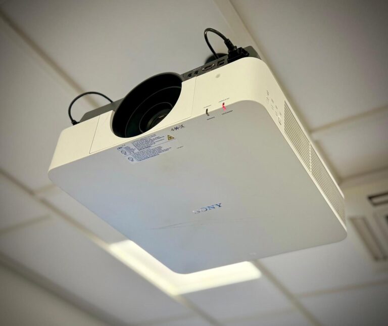 Sony VPL-FHZ700L projector