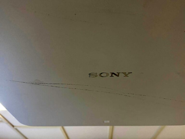 Sony VPL-FHZ700L projector - Image 3