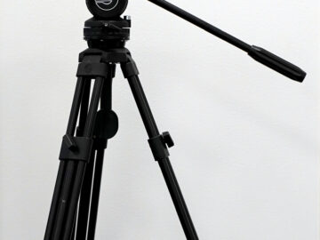Sachtler DV-1 w/ aluminium legs